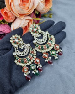 Pendientes Chandbali de Diseño Meenakari, Chapados en Oro Antiguo con Piedras y Perlas para Mujer, Colección para Bodas, Recepciones y Fiestas - Product Image 6