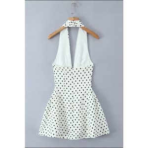 Vestido mini con cuello halter y volantes de lunares en blanco y negro Zahra, principalmente de Club L London. Vestido con volantes en el bajo y lunares en blanco y negro. - Product Image 2