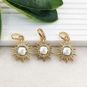 Colgante de Cuarzo Transparente en Forma de Sol, Chapado en Oro, con Engaste de Collet, Joyería de Cuarzo Transparente, Colgante Redondo de 6mm con Forma de Sol - Product Image 1