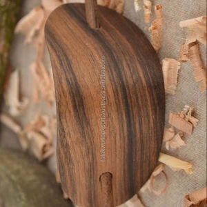 Pince à cheveux en bois sculptée à la main papillon avec bâton de forme carrée pour cheveux de femmes et de filles de Falak World Export - Product Image 1