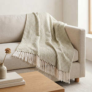 Manta de Algodón Suave Color Terracota para Sofá y Cama con Textura Tejida, Acabado con Flecos y Estilo Rústico Cálido para el Hogar - Product Image 3
