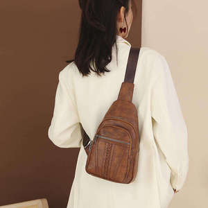 Sac bandoulière messager en polyester imperméable de qualité supérieure avec imprimé décoratif pour hommes et femmes - Product Image 5