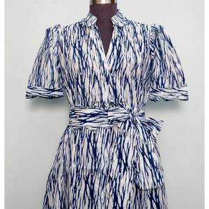 Robes pour femmes à imprimé floral midi tendance, mode estivale, nouvelle robe à col en V à manches courtes avec cordon de serrage, directement d'Inde - Product Image 4