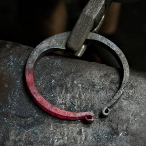 Allume-feu en acier et corne de biche, outil traditionnel forgé à la main en métal pour le bushcraft et le camping - Product Image 2