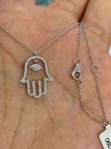Collar con Colgante de Mano de Hamsa de Plata 925 con Moissanita de Luxira Jewels, Chapado en Rodio Vintage, Joyería Unisex para Regalo - Product Image 3