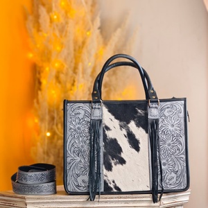 Nouveauté 2026 : Sacs à bandoulière en cuir véritable Venus pour femmes, style vintage, décorés de lettres florales et de motifs gravés à la main, vente en gros - Product Image 1