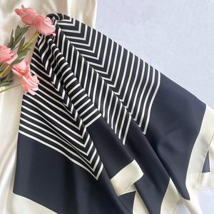 Foulard bandana de luxe en soie pour femme, carré, pour la tête, les cheveux ou le cou, toucher satiné doux, imprimé, de créateur - Product Image 5