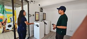 ตู้คีออสก์ชำระเงินด้วยตนเอง UHF RFID 860 960 MHz เครื่องอ่านอเนกประสงค์ สถานี POS สำหรับร้านค้าปลีก สีขาว พร้อมจอสัมผัส - Product Image 3