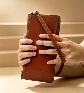 [CALIDAD SUPERIOR] Funda de Piel Castello con Cierre RFID para Pasaporte y Documentos, Cartera para Tarjetas de Embarque, MOQ Bajo, Tamaño Familiar, Forro de Poliéster - Product Image 2