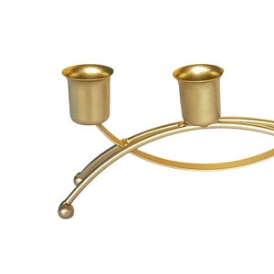 Candelabro Triple de Metal Dorado de Lujo, Centro de Mesa Decorativo Moderno, Portavelas Cónicas para Decoración del Hogar - Product Image 2
