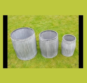 Bac à plantes galvanisé de style ferme moderne pour plantes d'intérieur décoratives et accessoires de présentation de jardin élégants - Product Image 1