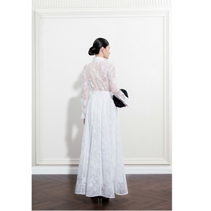 Chemisier Femme Haut de Gamme ODM HAUTE LACE TOP FLORAL MESH LACE Coupe Ajustée Élégant Fabriqué au Vietnam - Product Image 2