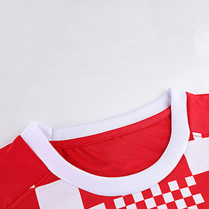 Conjunto de Uniforme de Fútbol Rojo y Blanco Personalizable, Equipación de Equipo con Impresión Personalizada, Uniforme de Fútbol con Diseño de Corte Diagonal - Product Image 2