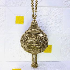 Pochette de soirée artisanale en métal Craftstages International, motif cœur perlé tendance, doublure en satin, fermeture à rabat - Product Image 1