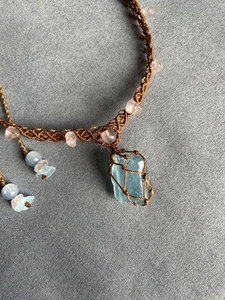 Collar de Macramé Hecho a Mano con Aguamarina, Colgante de Cristal de Aguamarina en Bruto, Cordón Marrón, Joyería Boho con Piedra Curativa para Mujer - Product Image 3