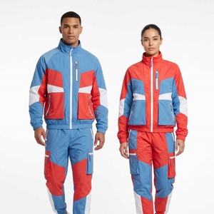 Conjunto deportivo de dos piezas unisex personalizado, cortavientos de nailon con bolsillos, ligero, estilo urbano, para hombre y mujer - Product Image 2