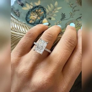 Bague de luxe en diamant de laboratoire taille radiant pour femme, en argent sterling, pour fiançailles, mariage, anniversaire, bijou fin moderne, cadeau - Product Image 6