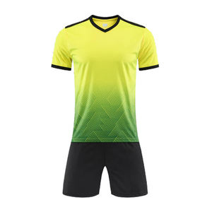 Tenue de football personnalisée en tissu à séchage rapide, maillots et uniformes de football imprimés et uniformes de football simples pour jeunes - Product Image 2