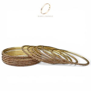 Nuevo Juego de Brazaletes de Acero Inoxidable de Lujo Ligero, Chapados en Oro, con Acabado de Diamantes de Imitación Brillantes para Mujer, Precio al por Mayor - Product Image 3