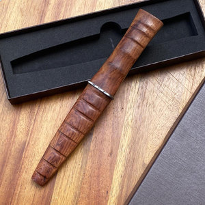 Couteau Bowie en acier inoxydable, grand couteau utilitaire d'extérieur avec construction classique en acier inoxydable, manche ergonomique et étui. - Product Image 4