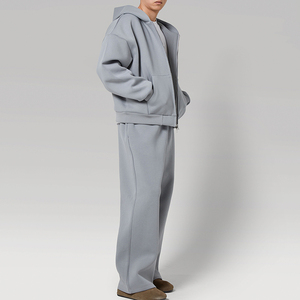 Sudadera con capucha de invierno para hombre, personalizada al por mayor, de corte regular, gris claro, estampada, 100% algodón, 300g, con cremallera completa, y pantalones de chándal de pierna ancha - Product Image 2