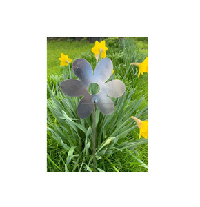 Piquets de jardin en métal design pour la décoration paysagère, accessoires de jardin en fer résistants aux intempéries - Product Image 1