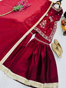 Conjunto de Palazzo y Dupatta con Bordado Floral y Lentejuelas en Color Borgoña, Traje Indio-Pakistaní para Mujer, Ideal para Graduaciones, Diwali, Bodas y Fiestas - Product Image 4