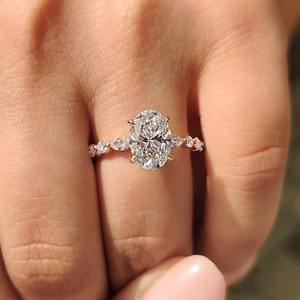 Anillo de compromiso ovalado de 2.00 a 5.00 quilates con diamantes cultivados en laboratorio, banda pavé marquesa, oro de 14K y 18K, plata PT950 y plata 925 para mujer - Product Image 5