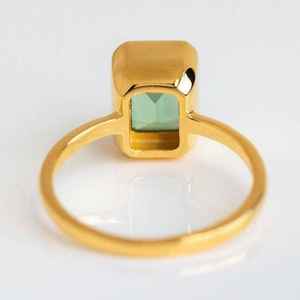 Bague de fiançailles émeraude 4 carats taille émeraude en argent sterling 925 plaqué or 14 carats avec grappe de zircone cubique, bague de promesse nuptiale - Product Image 2