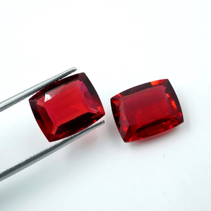 พลอยมรกตแดงเพาะเลี้ยงในห้องปฏิบัติการ: รูปทรงคุชชั่นเจียระไน, 10 กะรัต (คู่) 2 ชิ้น - Product Image 3