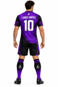 Ensemble d'uniformes de football personnalisés professionnels pour hommes, couleur violette, maillot de football, short assorti, tenue de sport respirante et à séchage rapide - Product Image 4