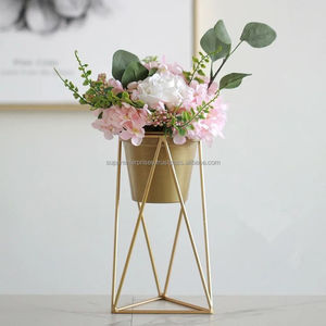 Macetero Metálico de Estilo Vintage con Soporte para Espacios Rústicos, Decoración de Flores para Interiores y Exteriores - Product Image 1