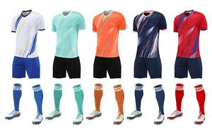 Tenue de football personnalisée en tissu à séchage rapide, maillots et uniformes de football imprimés et uniformes de football simples pour jeunes - Product Image 6