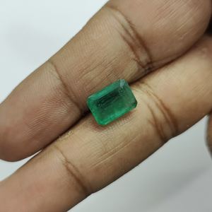 Esmeralda Verde de 3.64 Quilates de Zambia, Gema Suelta (4.25 Ratti) - Product Image 3