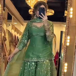 Conjunto de Top, Sharara y Dupatta de Diseño Premium con Bordado de Lentejuelas, Totalmente Cosido, Listo para Usar, Ideal para Fiestas, Venta al Por Mayor - Product Image 1