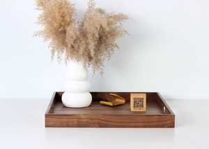 Plateau de service rectangulaire moderne de luxe en bois d'acacia, compatible lave-vaisselle, pour collations, café, repas, vaisselle de table et bureau, personnalisable, individuel - Product Image 2