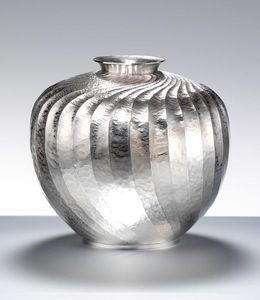 Decorative Metal Floral Vase For Shelf Styling And Artistic <b>Flower</b> <b>Display</b> In Contemporary Home Settings - Product Image 4