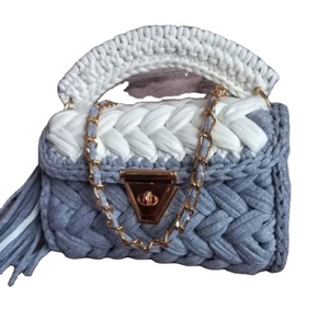 Bolsos de ganchillo personalizables en blanco y negro para mujer, de aspecto elegante Camiseta de algodón, bolsos de ganchillo elegantes hechos a mano para ir de compras - Product Image 3