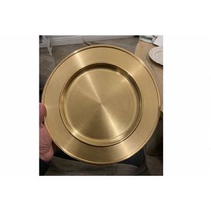 Assiette de présentation de luxe en laiton doré, sous-assiette en métal brossé antique pour décoration de table de mariage et banquet, plateau de service pour repas raffinés - Product Image 1