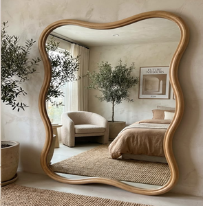 Elegante espejo de cuerpo entero de roble claro estilo escandinavo con un marco interior ondulado y original, disponible a precio de mayorista. - Product Image 5