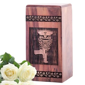 Urne funéraire en bois massif avec gravure de soldat, finition naturelle, style arabe, pour cendres d'adultes, forme rectangulaire - Product Image 2