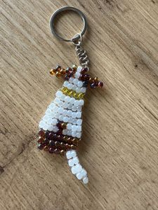 Porte-clés brodé à la main coloré avec motifs floraux artistiques et de magnifiques perles - Product Image 5
