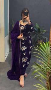 Salwar Sahara Artisanal Moderne Ethnique en Velours de Viscose Lourd et Faux Georgette Fluide, Orné de Paillettes, à Quatre Volets, pour Mariage, Diwali, Été - Product Image 3