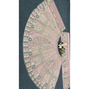 Exquisito Lehenga Choli Bordado, Ropa India y Pakistaní con Trabajo de Lentejuelas - Product Image 2