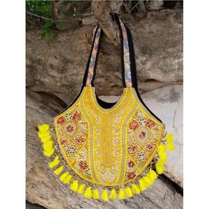 Bolsos de mano personalizados con bordado a la moda para mujeres, diseños para bodas indias y fiestas culturales. - Product Image 2