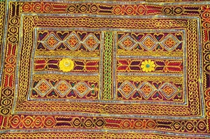 Tapisserie rectangulaire Lambani Tribal Patchwork, design industriel, autocollant mural, décoration bohème, art textile, pompons, motifs floraux - Product Image 2