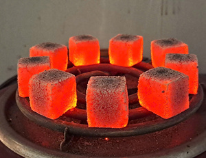 Charbon de coco en cubes de 26 mm pour chicha, marque privée, avec un taux d'ash de 2,5 % maximum, origine Soc Trang, pour les marques de vente au détail de chicha - Product Image 1