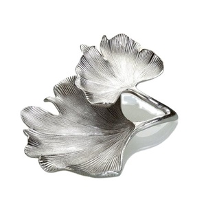 ถาดใส่เครื่องประดับรูปใบแปะก๊วยสีเงิน ดีไซน์หรูหรา ถาดโลหะรูปใบคู่ สำหรับจัดระเบียบเครื่องประดับบนโต๊ะเครื่องแป้ง ใช้ตกแต่งโต๊ะ ใส่แหวน ต่างหู - Product Image 1