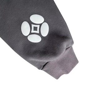Sudadera con Capucha de Felpa de Algodón Estilo Urbano Vintage - Diseño Personalizado de Lujo en Color Sólido con Estampado Puff para Hombre, Invierno - Product Image 4