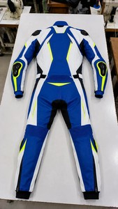 Traje de Motociclismo de Cuero con Bloques de Color Azul, Blanco, Negro y Amarillo Neón, Mono Protector de Manga Larga - Product Image 5